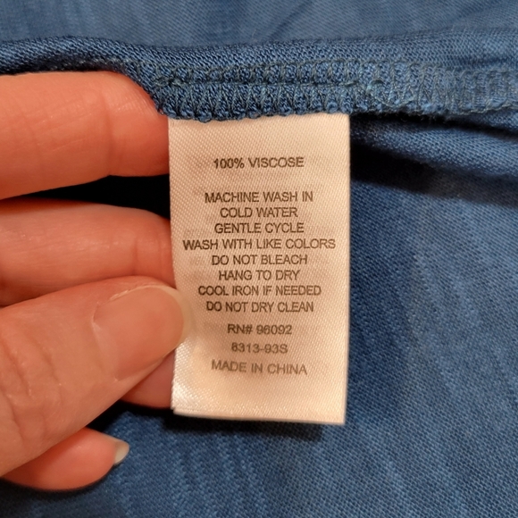 Women's Large Bohemian Floral Embroidery V-neck Sleeveless High-Low Tee Top - Picture 7 of 8